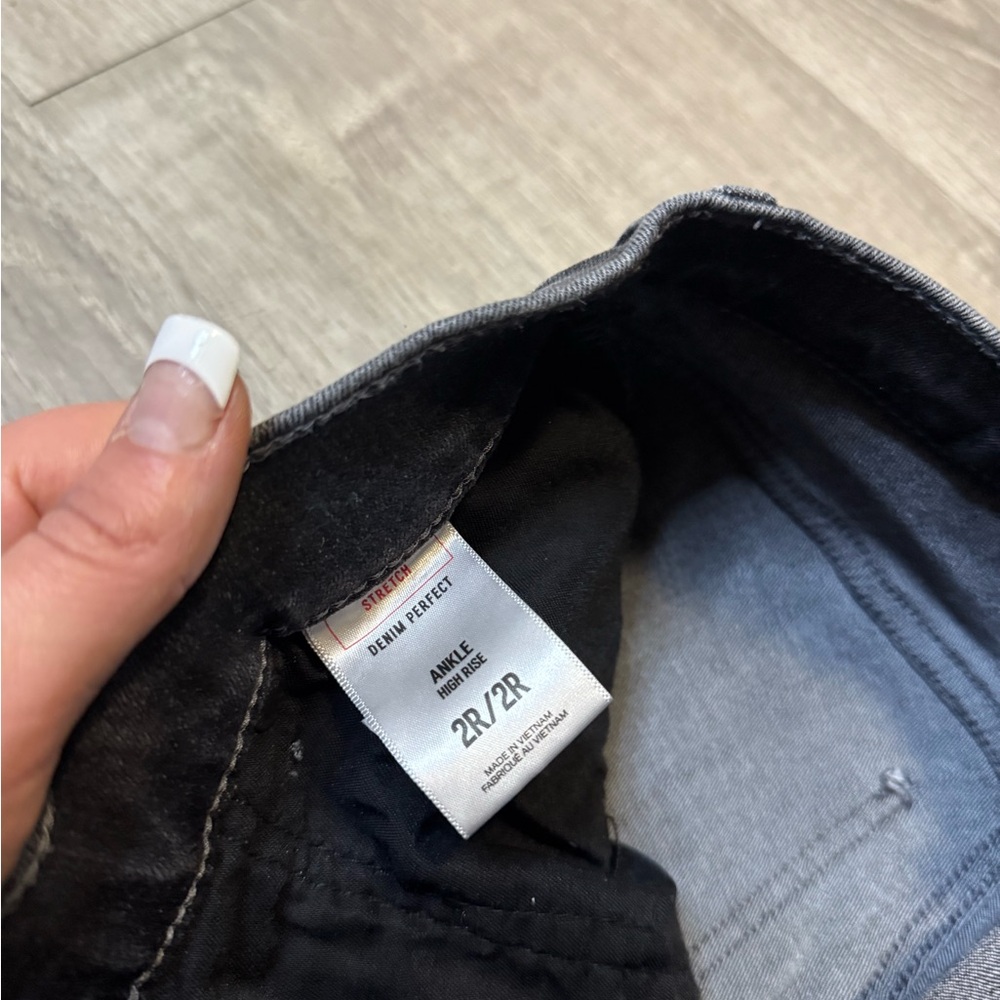 •EXPRESS• HIGH RISE ANKLE JEANS - Picture 11 of 11
